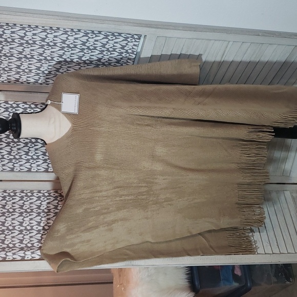 NWT Shiraleah Rowan Poncho Fringe Taupe/Camel Soft Lightweight - Picture 6 of 15